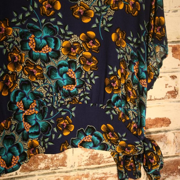 Eloquii Plus Blue Floral Side Waist Tie Blouse - Picture 5 of 7